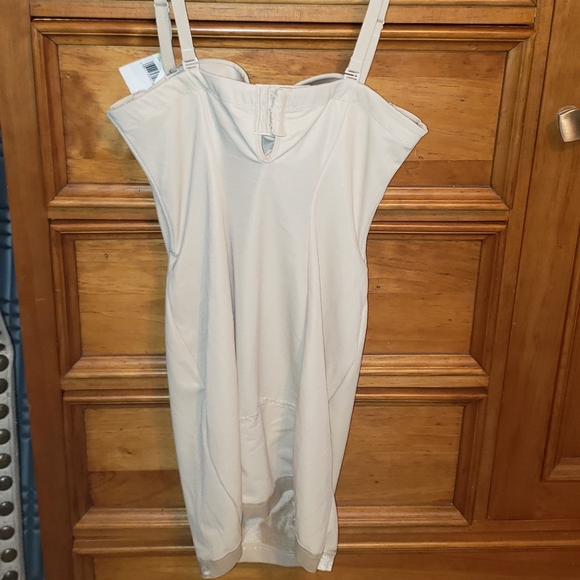 New W/Out Tags  Maidenform Shapewear Dress 38B - Picture 2 of 9